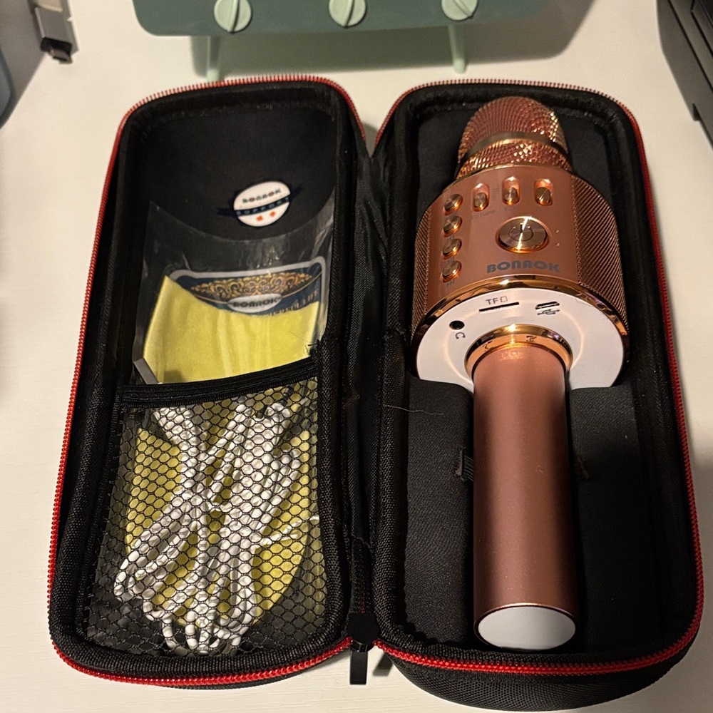 Rose Gold Wireless Microphone with Case